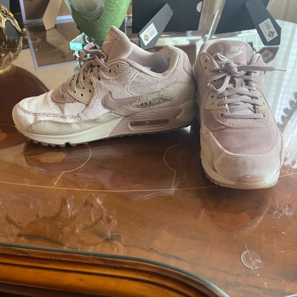 Nike Air Max 90 LX women’s  velvet sneakers running shoes Sz 39.0 USA Sz 8.0 - Picture 4 of 16
